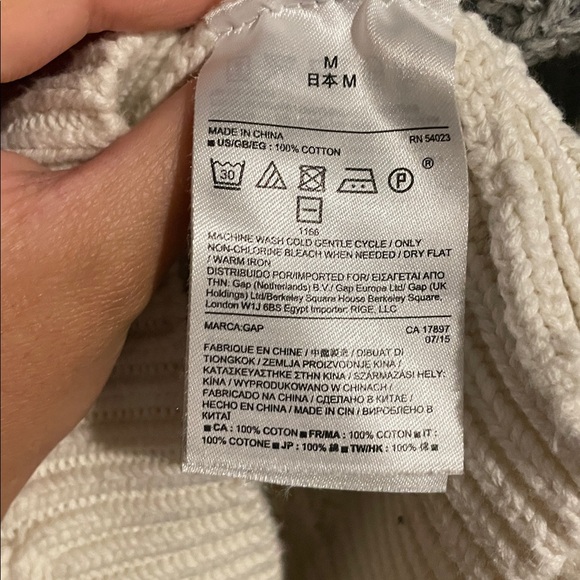 GAP Cream Cable Knit Sweater - Picture 4 of 4